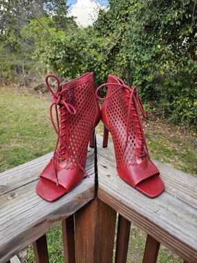 Vince Camuto Lalinda Booties